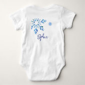 Mein erstes Weihnachtskind, blaue Schneeflocken Baby Strampler (Rückseite)