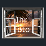 Mein Fensterblick Querformat Poster<br><div class="desc">Gestalten Sie den Blick aus dem Fenster selbst. Einfach Foto hochladen und die Aussicht geniessen. Fenster Raytracing-Graphik,  Rendersoftware v-Ray,  frei Pobares-Makro von Gilles Tran und Isowood Makro von Christoph Hormann.</div>