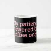 Mein Geduld, nur durch Kaffee angetrieben, lustige Kaffeetasse (Mittel)