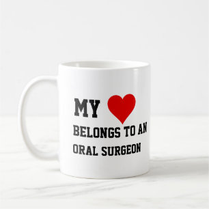 Mein gehört einem Oralchirurgen  Kaffeetasse