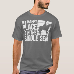 Mein glücklicher Platz ist im Sattelsattelsattel E T-Shirt