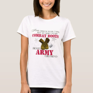 Mein Held trägt Kampf-Stiefel - Armee-Freundin T-Shirt
