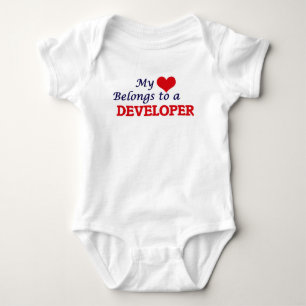 Mein Herz gehört einem Entwickler Baby Strampler