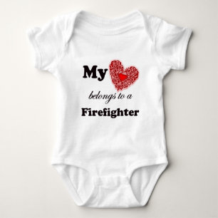 Mein Herz gehört einem Feuerwehrmann Baby Strampler