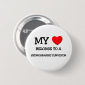 Mein Herz gehört einem HYDROGRAFISCHEN FELDMESSER Button (Vorne & Hinten)