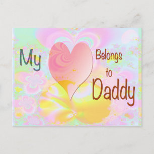 Mein Herz gehört zu Daddy (pastellfarbener Hinterg Postkarte