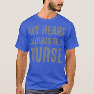 Mein Herz gehört zu einer Krankenschwester - Freun T-Shirt
