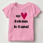 Mein Herz gehört zu Papa Baby T-Shirt (Vorderseite)