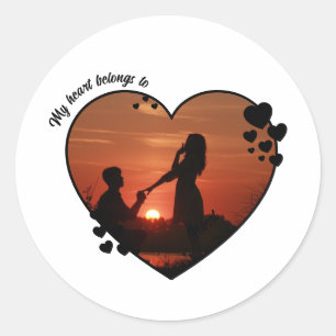 Mein Herz gehört zum personalisierten Hochzeitstag Runder Aufkleber