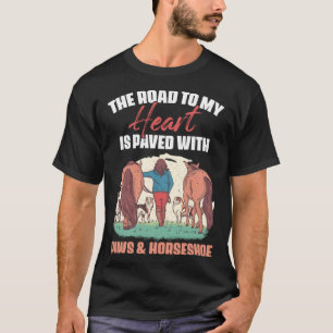 Mein Herz gepflastert mit Pfoten und Hufeisen Land T-Shirt
