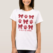 Mein Hund ist mein Valentinin Red Bow Paws T-Shirt (Vorderseite)