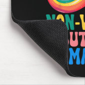 Mein Kind mag unverblümt sein, aber seine Mutter i Mousepad (Ecke)