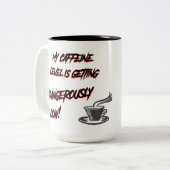 Mein Koffein-Level wird gefährlich niedrig! Zweifarbige Tasse (Vorderseite Links)