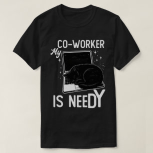 Mein Kollege ist bedürftig Lustige Katze Laptop Bü T-Shirt