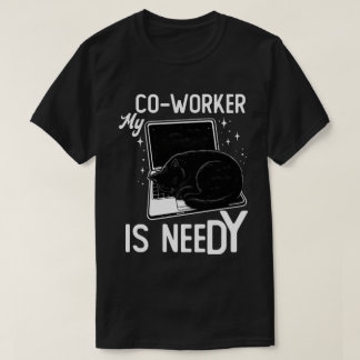 Mein Kollege ist bedürftig Lustige Katze Laptop Bü T-Shirt
