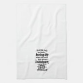 Mein langweiliges Lockdown Life - Funny Typographi Geschirrtuch (Vertikal)