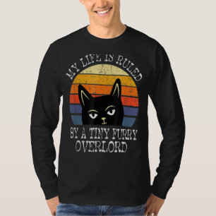 Mein Leben wird von einer winzigen, zornigen Cat V T-Shirt