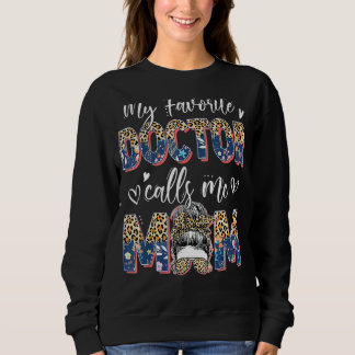 Mein Lieblingsarzt nennt Mama Leopard Messy Bun Mo Sweatshirt