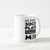 Mein Lieblingsfußballspieler nennt mich Mama Kaffeetasse (VorderseiteRechts)