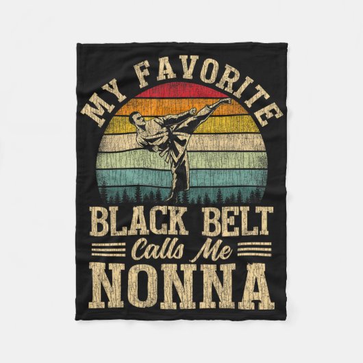 Mein liebster schwarzer Gürtel nennt mich Nonna Mu Fleecedecke (Vorderseite)