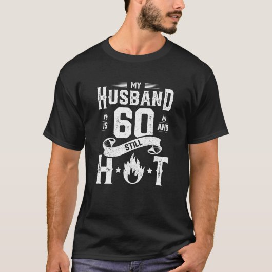 Mein Mann ist 60 und immer noch heiß 60. Geburtsta T-Shirt (Vorderseite)