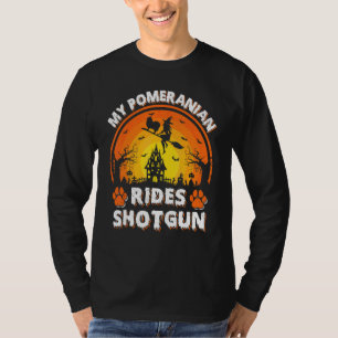 Mein Pomeranian-Hund fährt mit der Hexe auf der Sc T-Shirt