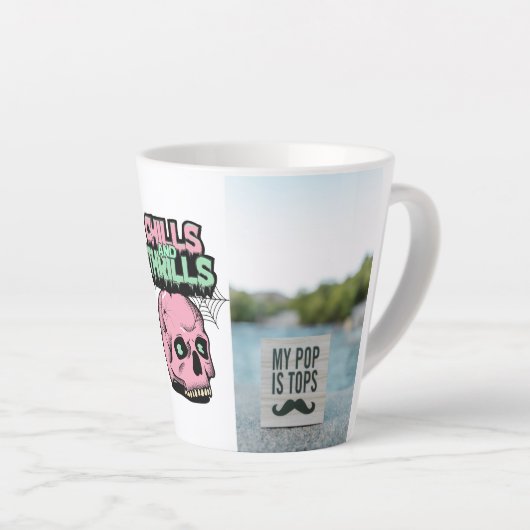 Mein Pop ist Tops Chills & Thrills Latte Tasse (Rechte Ecke)