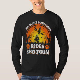Mein Riesenschnauzer-Hund fährt mit der Hexe mit S T-Shirt
