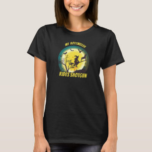 Mein Rottweiler fährt Shotgun Halloween-Hundelhexe T-Shirt