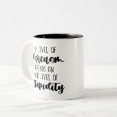 mein Sarkasmus hängt von deinem Stupi ab Zweifarbige Tasse (Vorderseite Links)