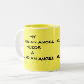 Mein Schutzengel braucht einen Schutzengel. Zweifarbige Tasse (Vorderseite Links)