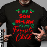 Mein Schwiegersohn ist mein liebstes Weihnachtskin T-Shirt<br><div class="desc">Perfekte Geschenkidee für Vater oder Mutter. Mein liebster Schwiegersohn gab mir dieses Shirt. Das lustige Geschenk von Kindern,  Kindern,  Kindern,  Tochter,  Sohn,  Mutter oder Vater. Großer Elterntag,  Vatertag und Muttertag Shirt,  wenn du deinen Schwiegersohn Liebe.</div>