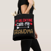 Mein Valentine nennt mich Oma Leopard Buffalo Tasche (Von Nahem)