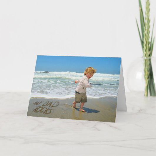 Mein Vater Rocks! Sand schreibt Spaß am Strand Karte (Vorderseite)