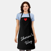 Mein Weg: Schwarz & Weiß mit Herz - Schürze (Getragen)