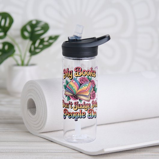 Meine Bücher beurteilen mich nicht... Trinkflasche (Yoga (gedreht))