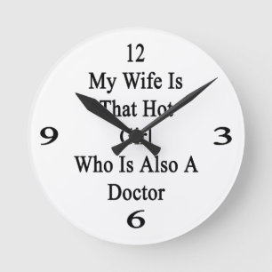 Meine Ehefrau ist dieses heiße Mädchen, das auch Runde Wanduhr