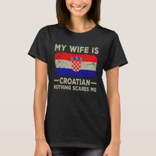 Meine Ehefrau ist Kroatisch Nothing Scares Me Husb T-Shirt