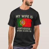 Meine Ehefrau ist Portugiesisch Nothing Scares Me  T-Shirt (Vorderseite)