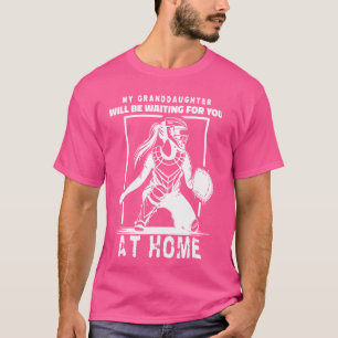 Meine Enkelin wird auf der Zuhause für Sie Gewarte T-Shirt