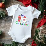 Meine erste Weihnachtstypografie Niedlich Santa Baby Strampler<br><div class="desc">Mein erster Weihnachtstypografie-Niedlicher Baby-Baby-Baby-Baby-Kinderanzug enthält den Text "Mein 1. Weihnachten" in der modernen Schriftzeichen-Typografie,  die mit einem festlichen Weihnachtsmann akzentuiert ist. Perfektes Weihnachtsgeschenk für einen kleinen Jungen oder ein kleines Mädchen. Erstellt von Evco Studio www.zazzle.com/store/evcostudio</div>
