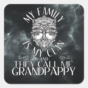 Meine Familie ist mein Clan, und sie nennen mich G Quadratischer Aufkleber
