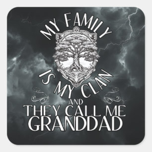 Meine Familie ist mein Clan und sie nennen mich Gr Quadratischer Aufkleber