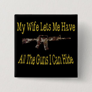 Meine Frau lässt mich Waffen haben Button