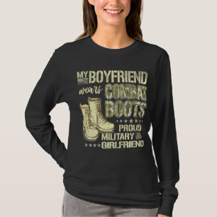 Meine Freundin trägt Kampfstiefel - Militärmädchen T-Shirt