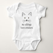 Meine Geschwister haben Whiskers, Schwangerschafts Baby Strampler (Vorderseite)