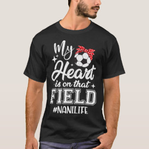 Meine Herz ist auf diesem Fußballfeld Nani Oma T-Shirt