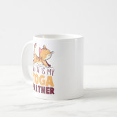 "Meine Katze ist mein Yogapartner" Funny Kaffeetasse (Vorderseite Links)