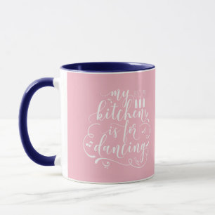 Meine Küche ist für das Tanzen der rosa blauen Tasse