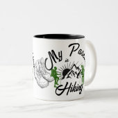 MEINE LEIDUNG ist Wandern, Berge, Wanderstiefel Zweifarbige Tasse (VorderseiteRechts)